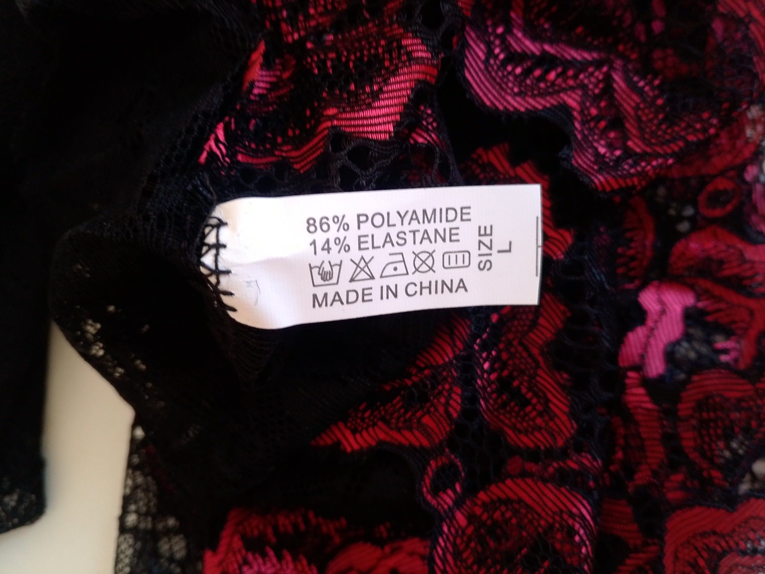 Body bicolore rouge et noir dentelle avec fente — Taille XL