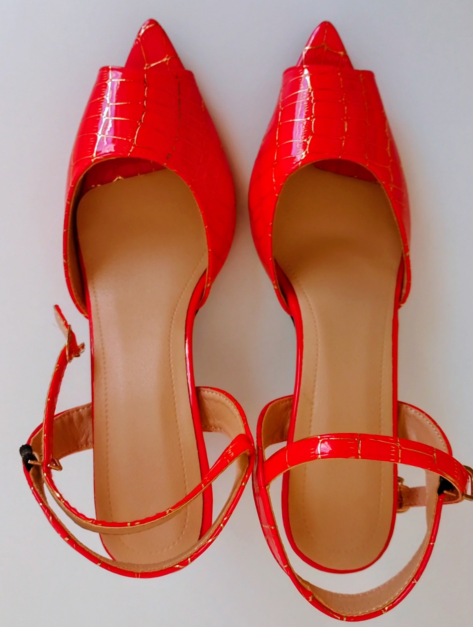 Chaussures femme rouge et or à talons hauts pointure 39 ESPALIC