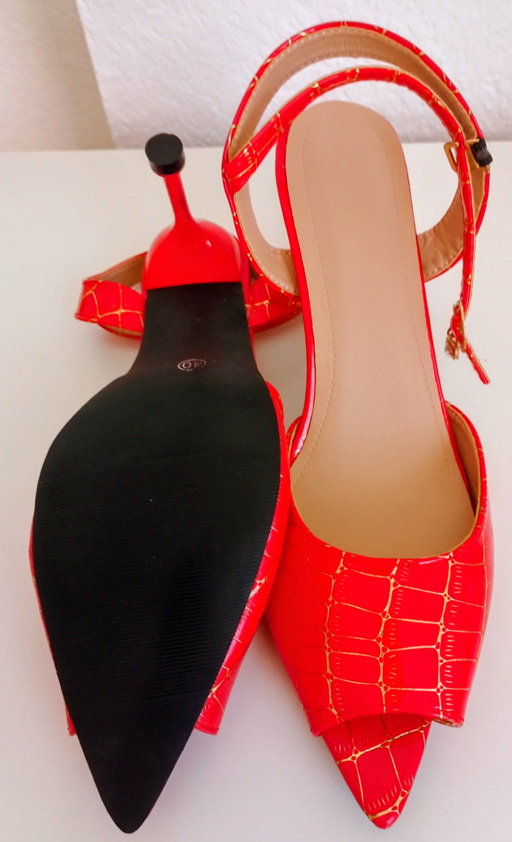Chaussures femme rouge et or à talons hauts pointure 39 ESPALIC