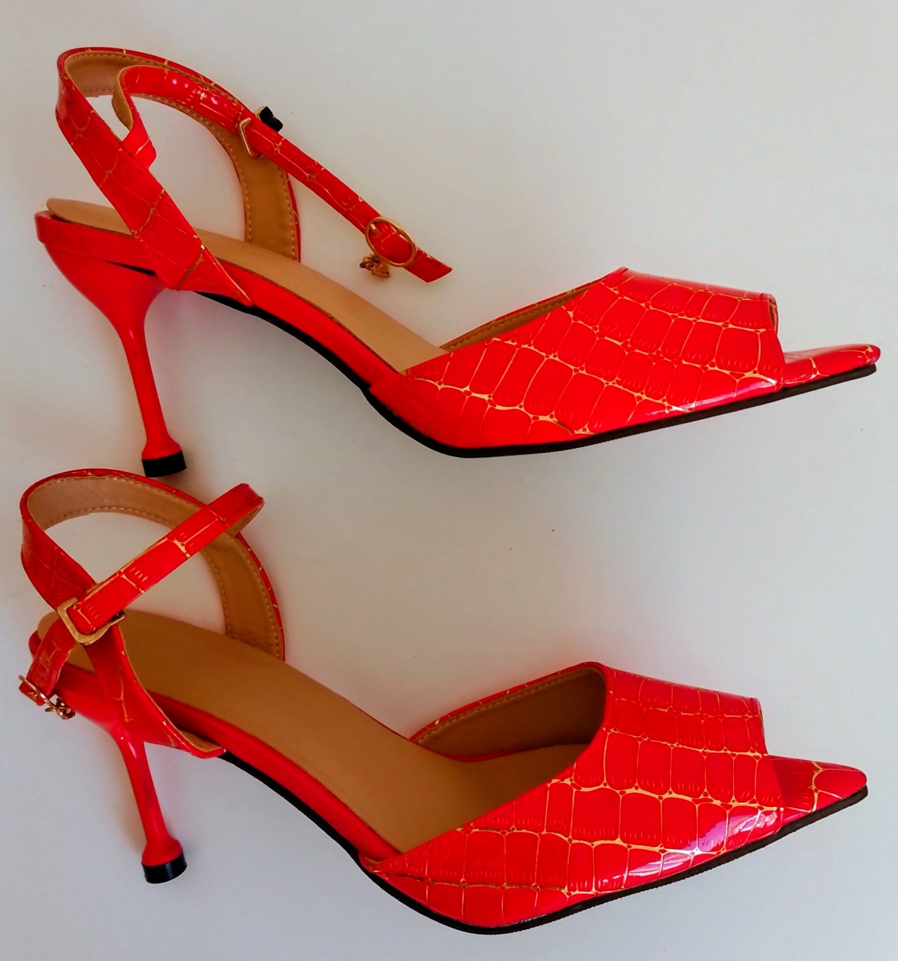 Chaussures femme rouge et or à talons hauts pointure 39 ESPALIC