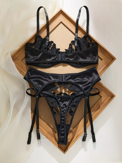 Ensemble Lingerie Brodé. T. L