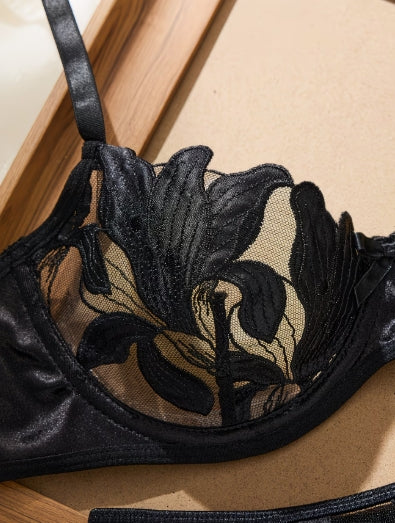 Ensemble Lingerie Brodé. T. L