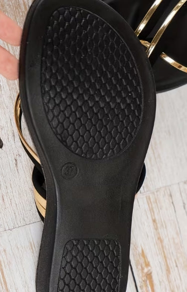 Sandales plates noires et dorées femme pointures 38,5 et 39,5