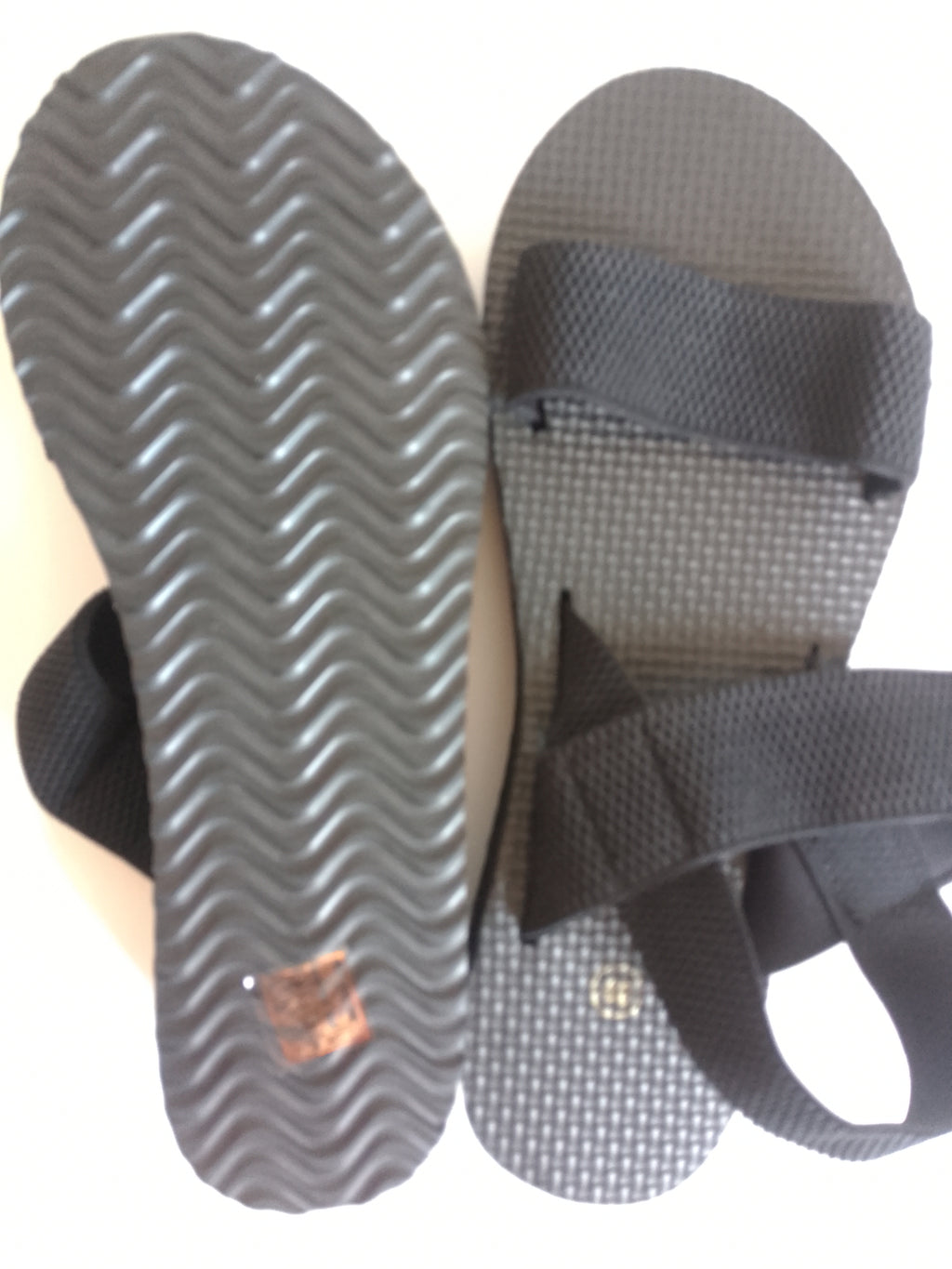 Sandales femme semelles épaisses noires pointures 39 et 41