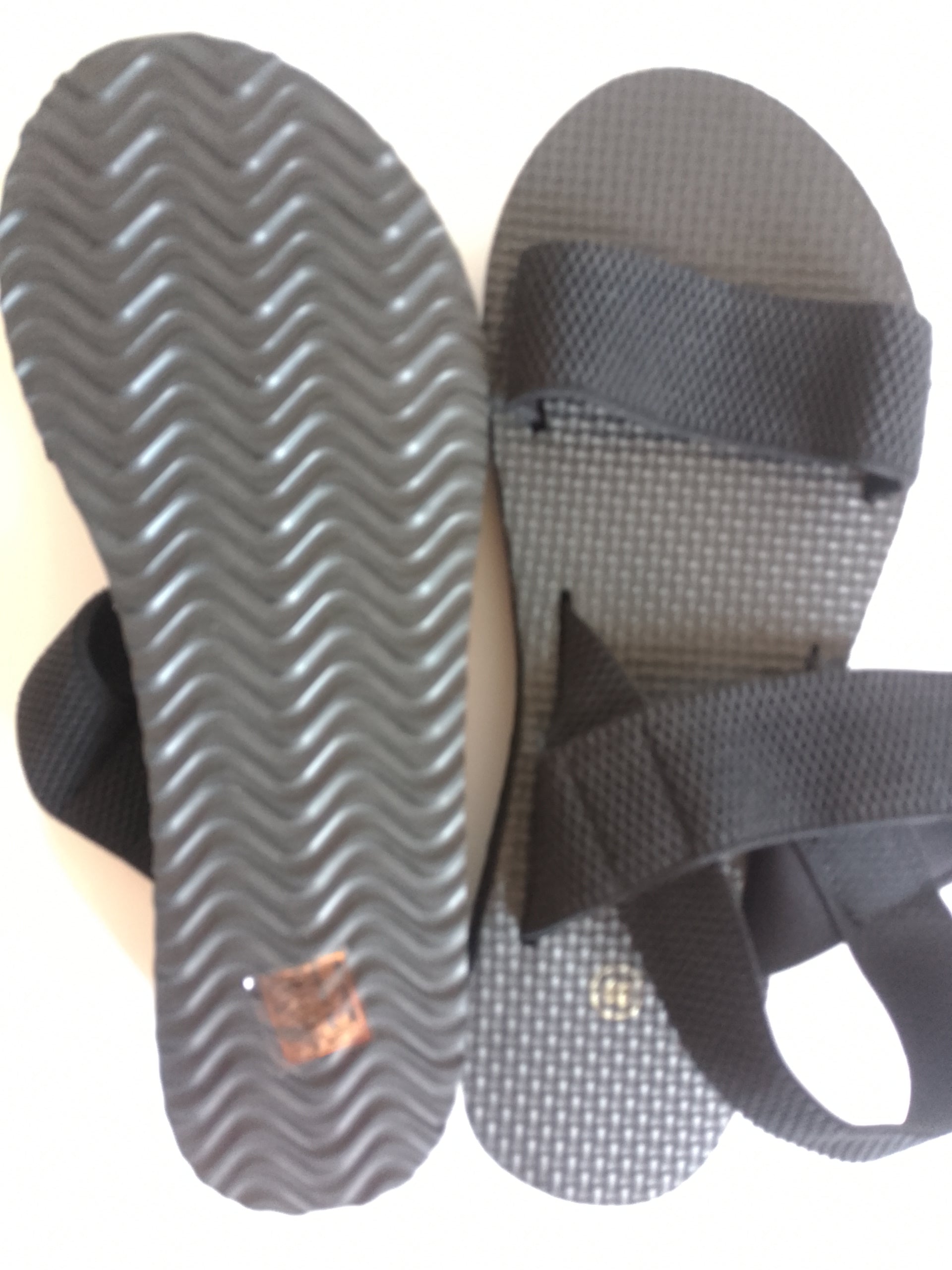 Sandales femme semelles épaisses noires pointures 39 et 41