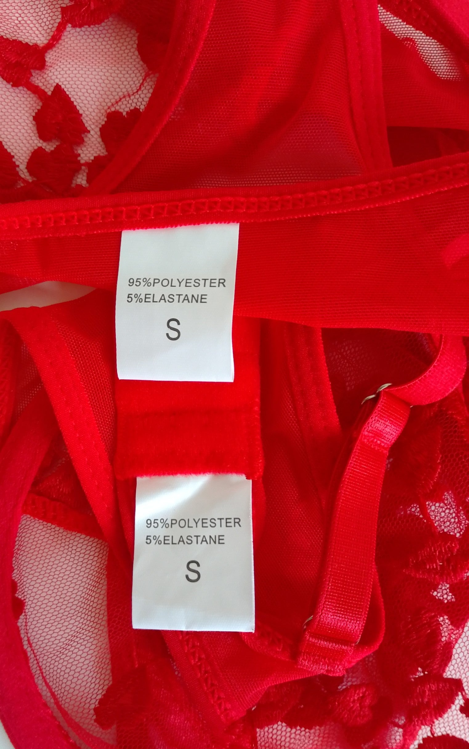 Ensemble Lingerie Rouge avec broderie coeur. Taille S