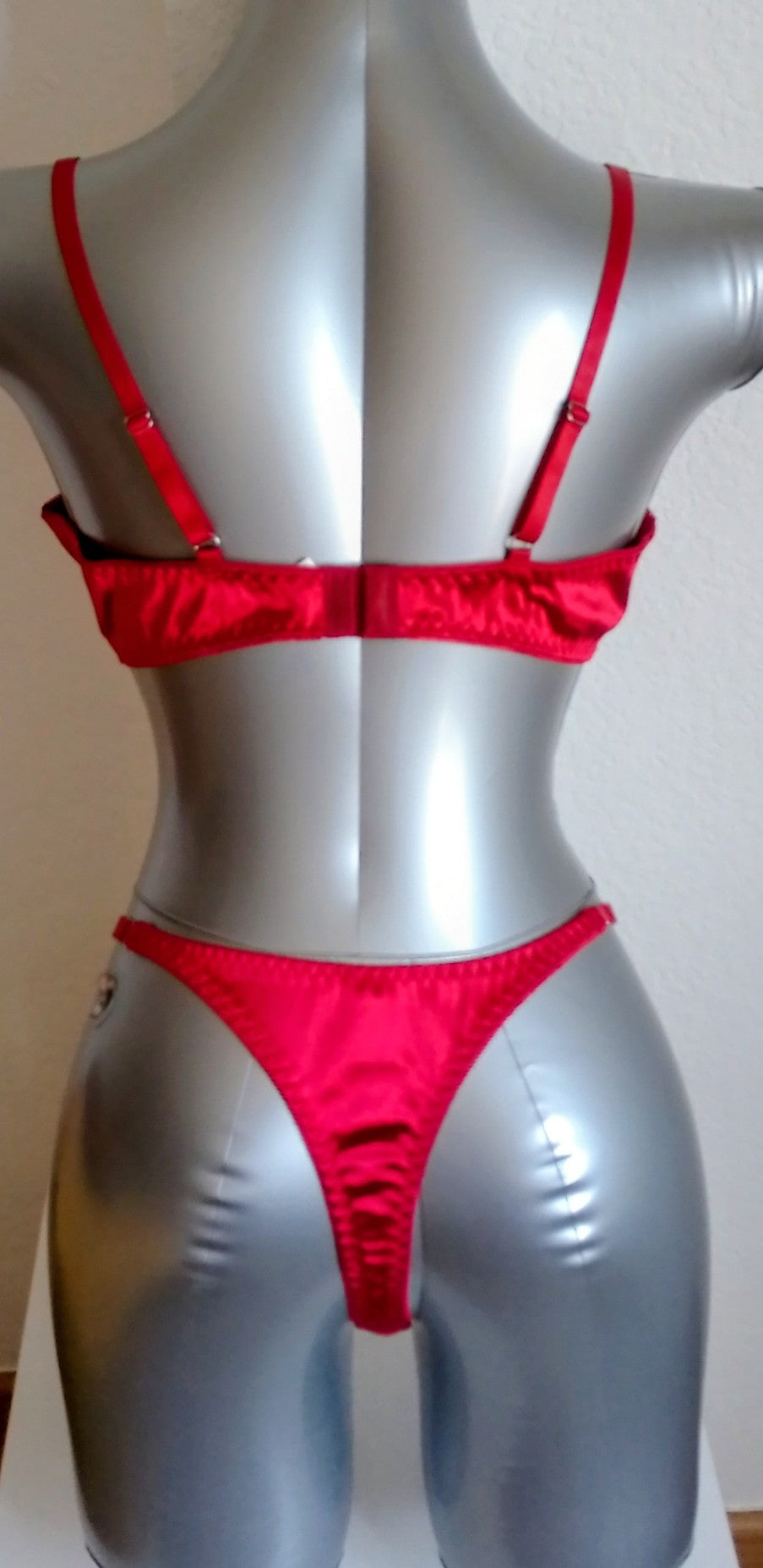 Ensemble de lingerie classique rouge vin. Taille XL