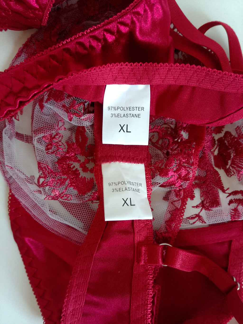 Ensemble de lingerie classique rouge vin. Taille XL