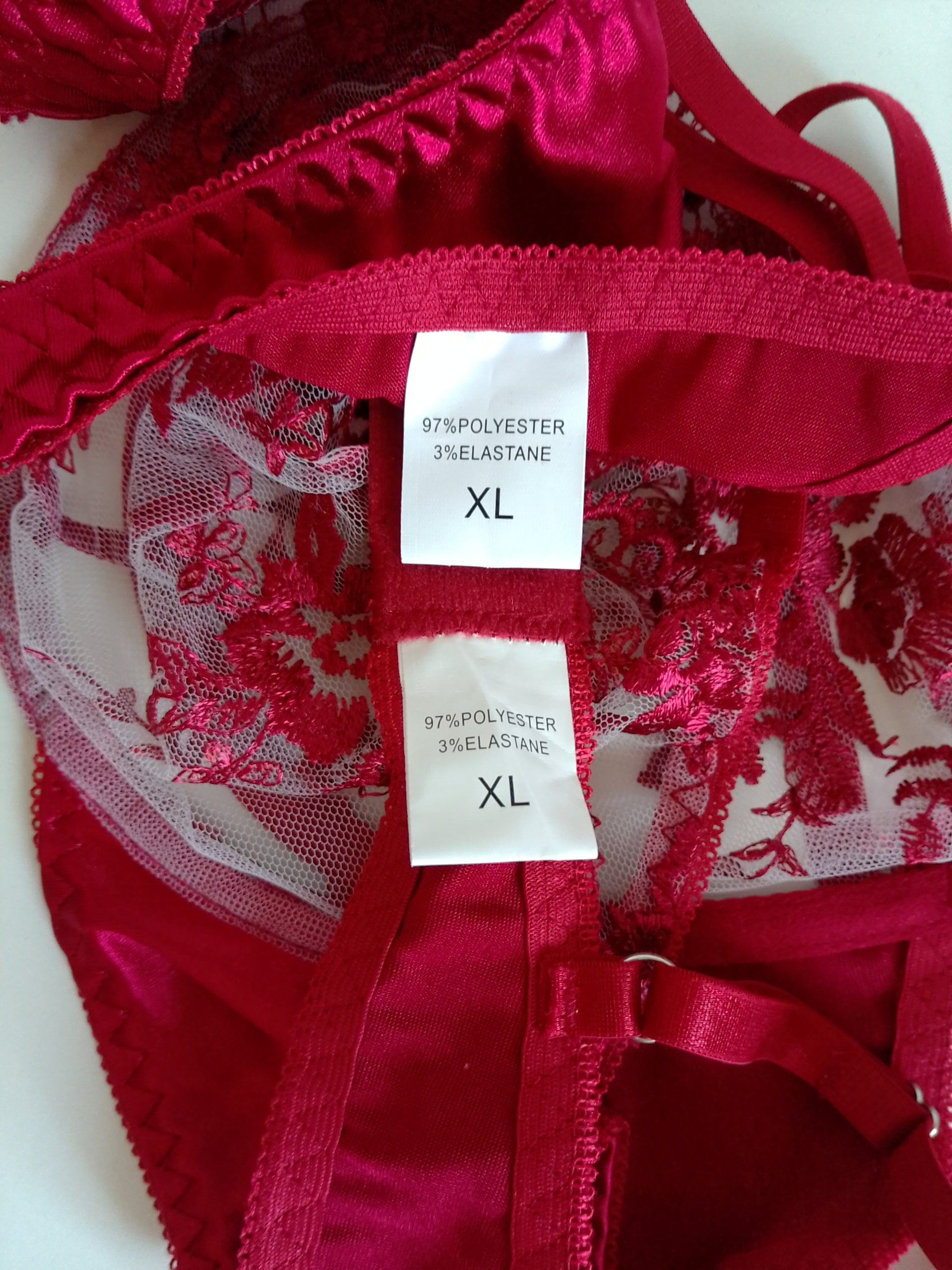 Ensemble de lingerie classique rouge vin. Taille XL