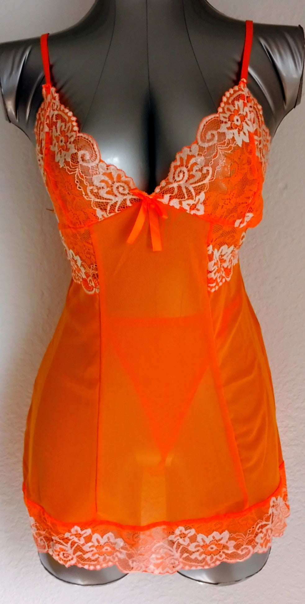 Ensemble Nuisette Orange Dentelle Col V & String . Taille XXL